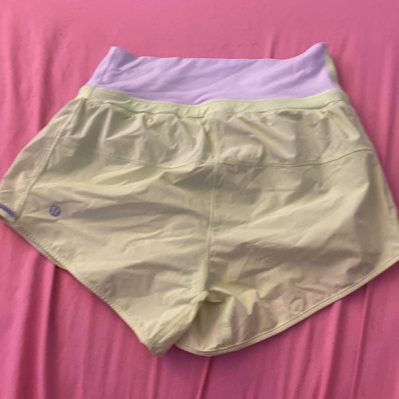 lululemon crossover shorts size 4 - Picture 3 of 4